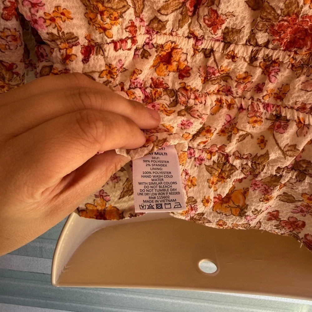 Women’s LUSH Jax Cropped Boho Floral Puff Sleeve Blouse Size Small - Picture 11 of 11